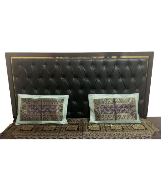 HOME FURNISHIINH PURE BANARASI BROCHET BED COVER WITH 2 PILLOW AND 2 COUSION COVER